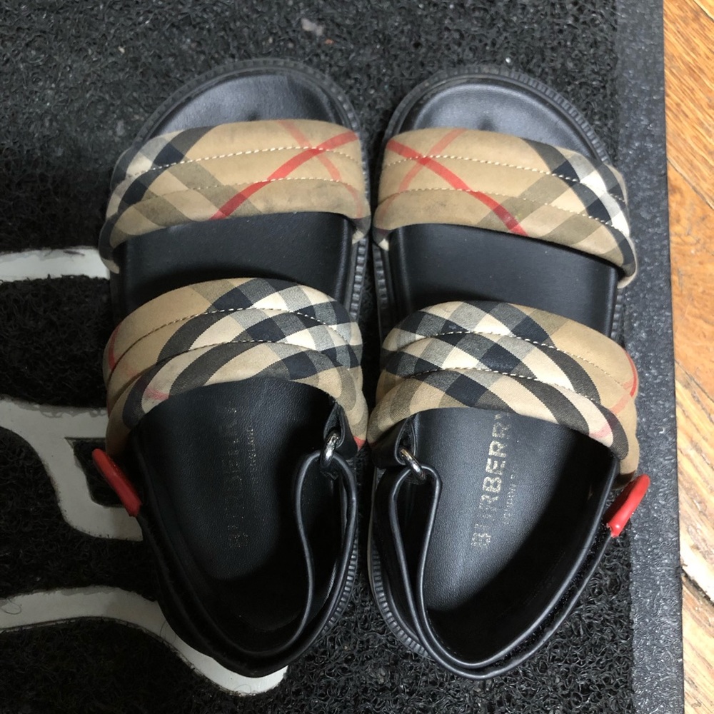 Little Girls Burberry sandals Size 29